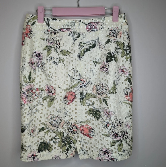 Ann Taylor Petite 0P  Eyelet Pencil Skirt Beige Floral Details Tulip Office - Picture 2 of 9